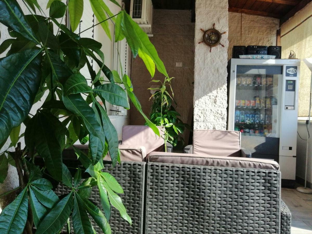 Albachiara Guest House Ф'юмічіно Екстер'єр фото