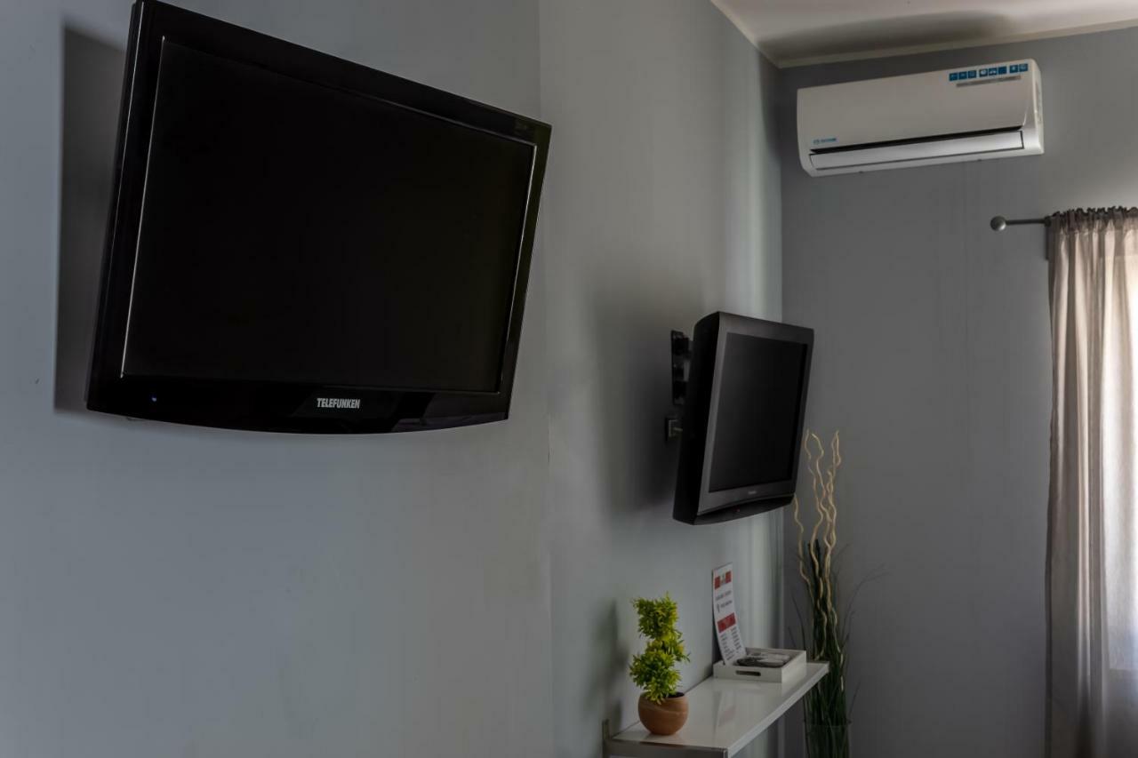 Albachiara Guest House Ф'юмічіно Екстер'єр фото