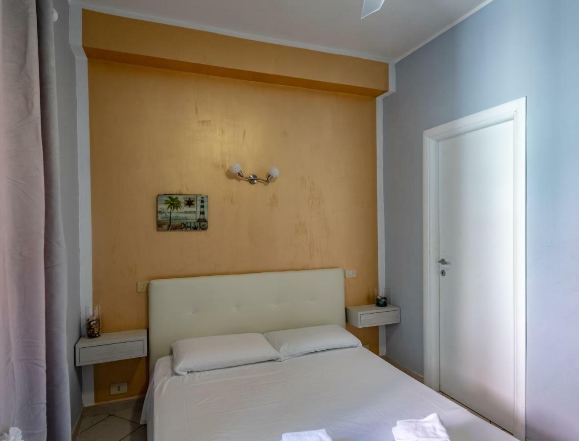 Albachiara Guest House Ф'юмічіно Екстер'єр фото