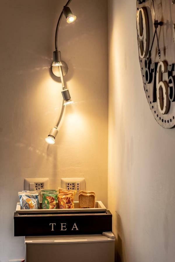Albachiara Guest House Ф'юмічіно Екстер'єр фото